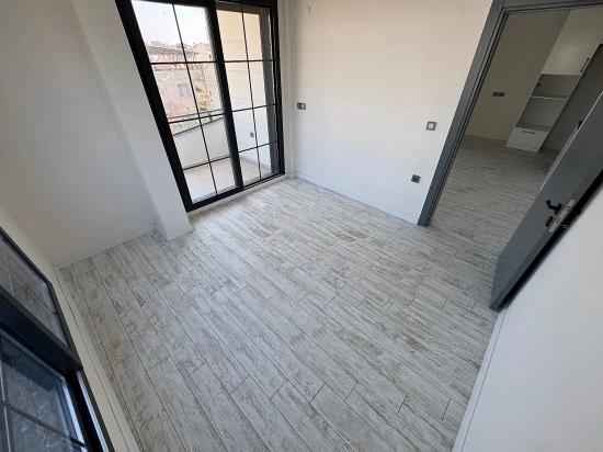 1+1-zimmer-wohnung Im Mittleren Stockwerk Zum Verkauf In Seferihisar Doğanbey, 60 Meter Vom Meer Entfernt.