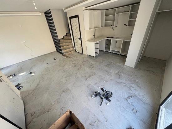 3+1 Villa Mit Garten Zum Verkauf In Gumuldur, 600 Meter Vom Meer Entfernt
