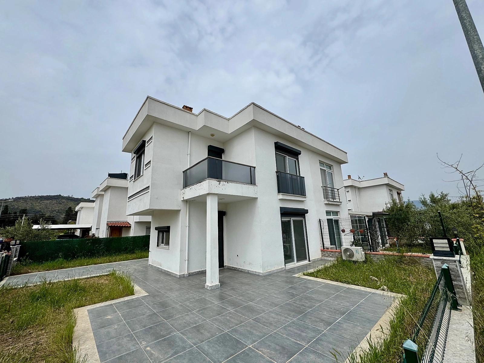 2+1 Summer Villa With Garden For Sale In Doğanbey, Seferihisar, İzmir