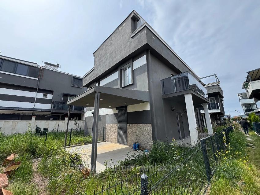 3+1 Summer Villa With Garden For Sale In Doğanbey Payamlı, Seferihisar, İzmir