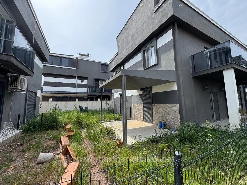 3+1 Summer Villa With Garden For Sale In Doğanbey Payamlı, Seferihisar, İzmir