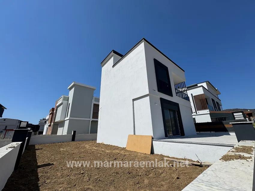 2+1 Summer Villa With Garden For Sale In Doğanbey, Seferihisar, İzmir
