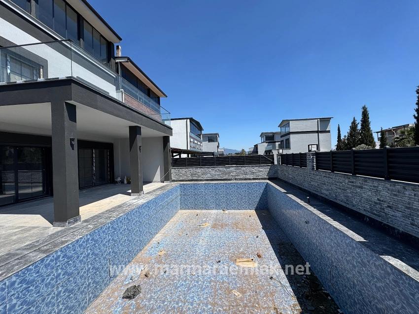 3+1 Bedroom Detached House For Sale in Cumhuriyet Nbh. Seferihisar Doğanbey - 250 m²