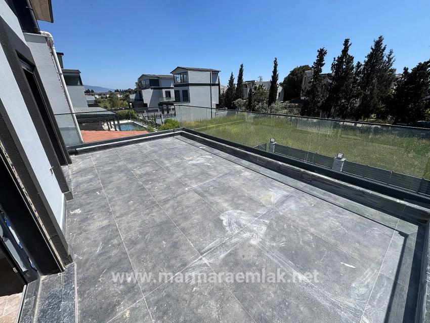 3+1 Bedroom Detached House For Sale in Cumhuriyet Nbh. Seferihisar Doğanbey - 250 m²