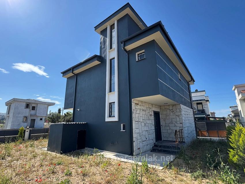 3+1, 350 M2, Detached Villa With Pool For Sale In Seferihisar, Izmir.