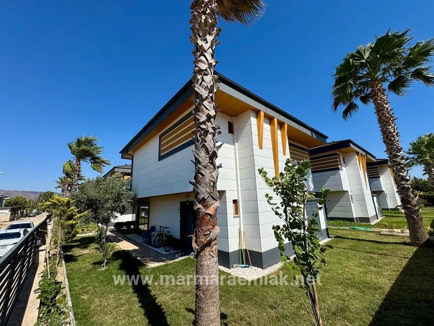 3+1 Bedroom Villa For Sale in Cumhuriyet Nbh. Seferihisar Doğanbey - 290 m²