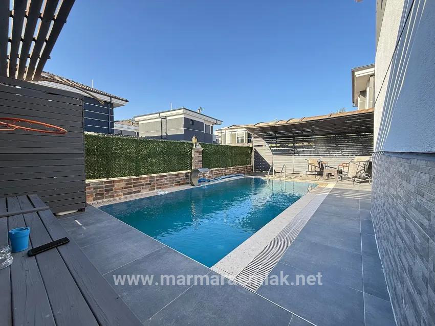 3+1 Bedroom Detached House For Sale in Cumhuriyet Nbh. Seferihisar Doğanbey - 320 m²