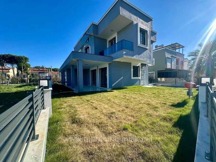 3+1 Summer House With Garden For Sale In Doğanbey, Seferihisar, İzmir