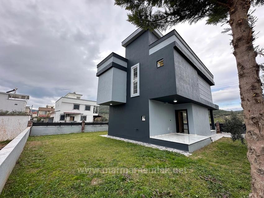 Detached Summer House With Garden For Sale In Doğanbey, Seferihisar, İzmir. 3+1 Rooms.