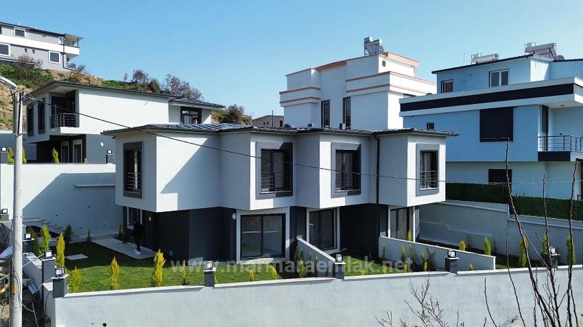 2+1 Summer House Villa With Garden For Sale In İzmir Seferihisar Doğanbey Payamlı