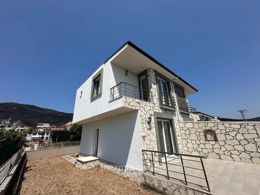 2+1 Summer Villa With Spacious Garden And Sea View For Sale In Doğanbey, Seferihisar, İzmir.