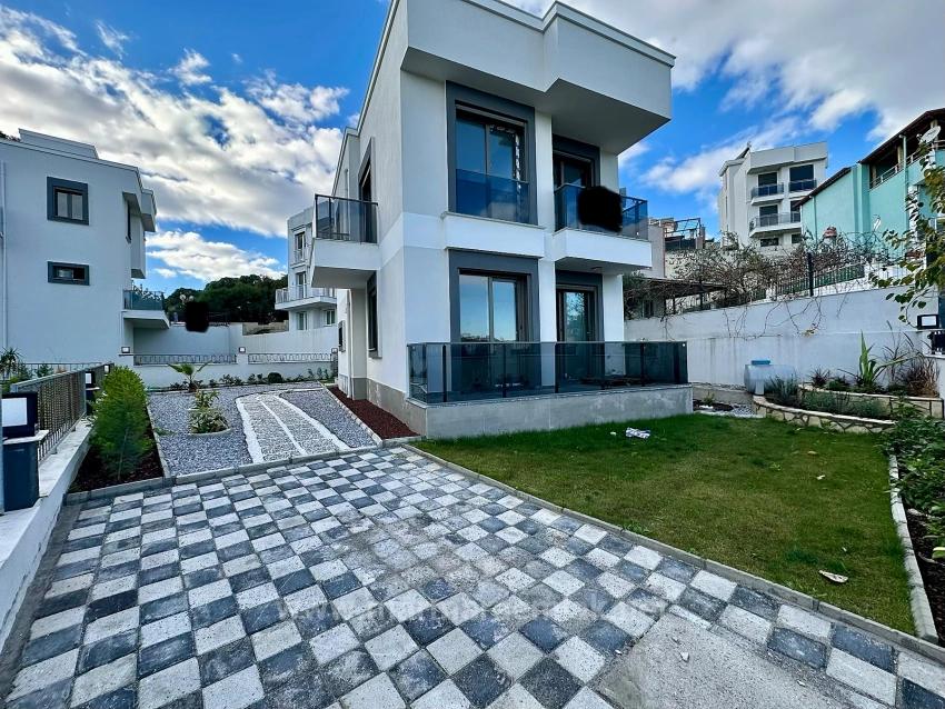 3+1 Detached Villa For Sale In Seferihisar Akarca, Facing The Sea.