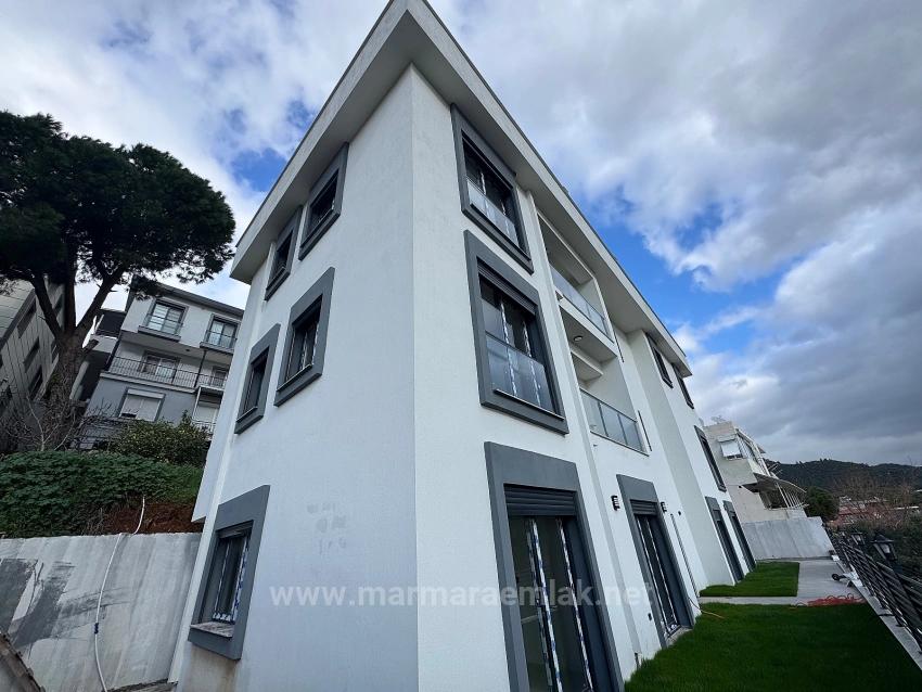 2+1 Apartment With Garden For Sale In Menderes Gumuldur