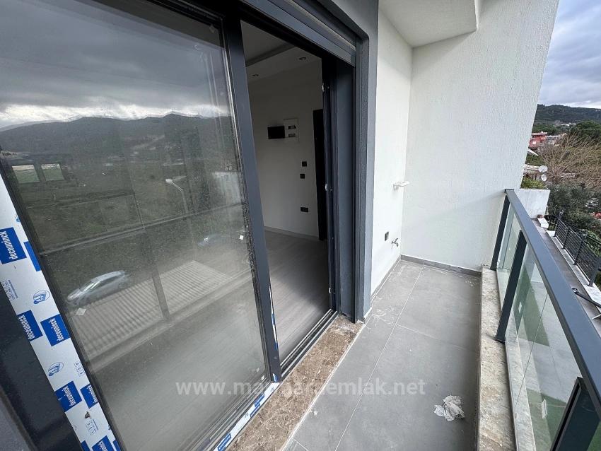 2+1 Apartment With Garden For Sale In Menderes Gumuldur