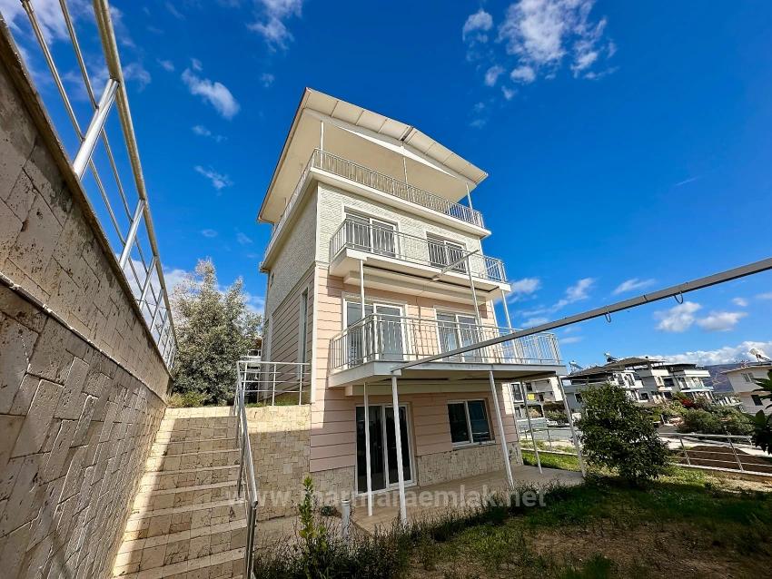 4+2 Summer Villa With Spacious Garden And Sea View For Sale In Doğanbey, Seferihisar, İzmir.