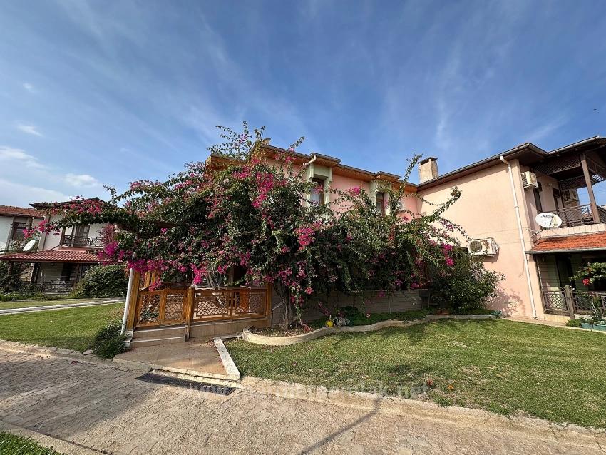 3+1 Villa For Sale In Seferihisar Ürkmez Site With Pool