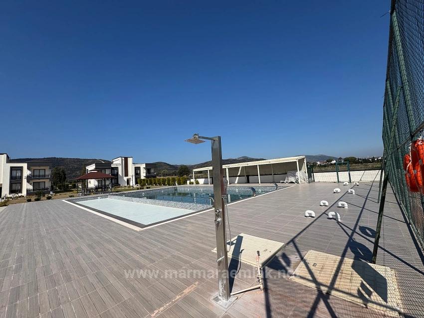 1+1 Apartment For Sale In A Complex With A Pool In Doğanbey, Seferihisar
