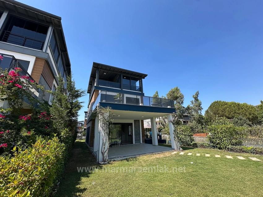 Detached Villa With Garden, 4+1 Rooms, For Sale In Ürkmez, Seferihisar, İzmir, 60 Meters From The Sea.