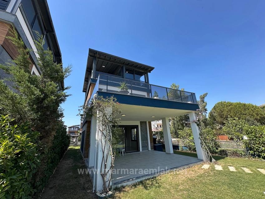 Detached Villa With Garden, 4+1 Rooms, For Sale In Ürkmez, Seferihisar, İzmir, 60 Meters From The Sea.