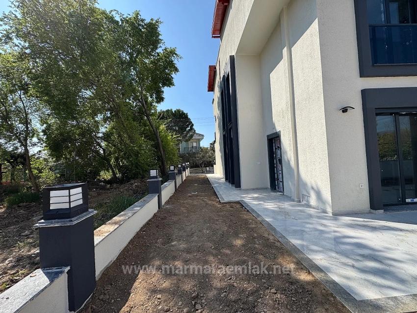 3+1 Villa With Garden For Sale In Gumuldur, 600 Meters From The Sea