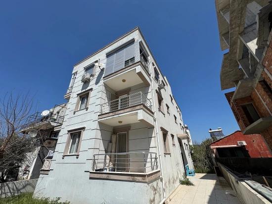 2+1 Mid-Floor Summer Apartment For Sale In Ürkmez Center