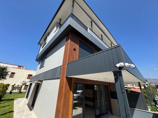 3+1 Villa With Garden For Sale In Ürkmez, Seferihisar, İzmir, 40 Meters From The Sea.