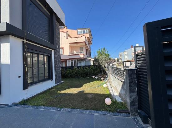 Detached Villa With Garden, 3 Bedrooms, And Pool For Sale In Gümüldür.