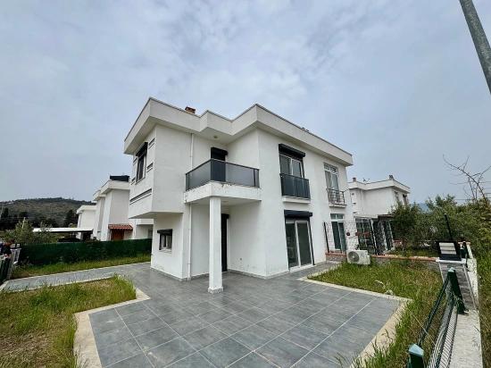 2+1 Summer Villa With Garden For Sale In Doğanbey, Seferihisar, İzmir