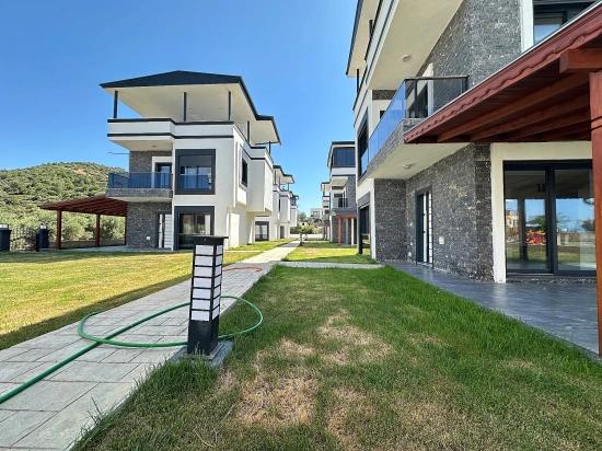 Detached Summer House With Garden For Sale In Doğanbey, Seferihisar, İzmir. 3+1 Rooms.