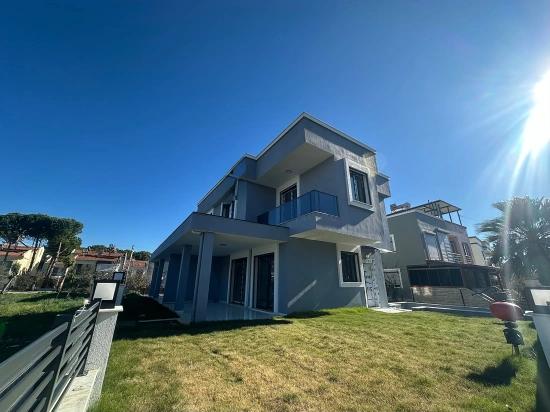3+1 Summer House With Garden For Sale In Doğanbey, Seferihisar, İzmir