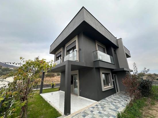 3+1 Summer Villa For Sale In Doğanbey, Seferihisar, 50 Meters From The Sea