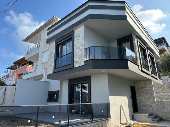 2+1 Summer Villa With Spacious Garden For Sale In Ürkmez, Seferihisar, İzmir