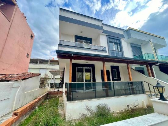 2+1 Summer Villa With Garden For Sale In İzmir Seferihisar Doğanbey