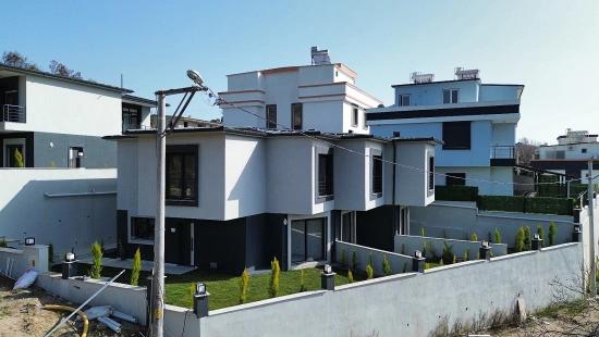 2+1 Summer House Villa With Garden For Sale In İzmir Seferihisar Doğanbey Payamlı