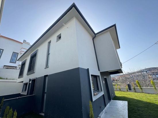 2+1 Summer House Villa With Garden For Sale In İzmir Seferihisar Doğanbey Payamlı