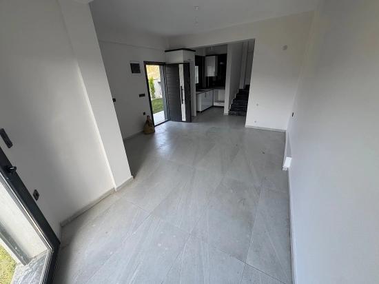 2+1 Summer House Villa With Garden For Sale In İzmir Seferihisar Doğanbey Payamlı