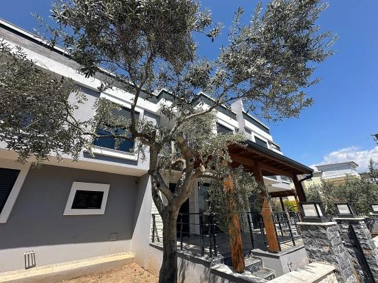 2+1 Summer Villa With Garden For Sale In Doğanbey, Seferihisar, İzmir