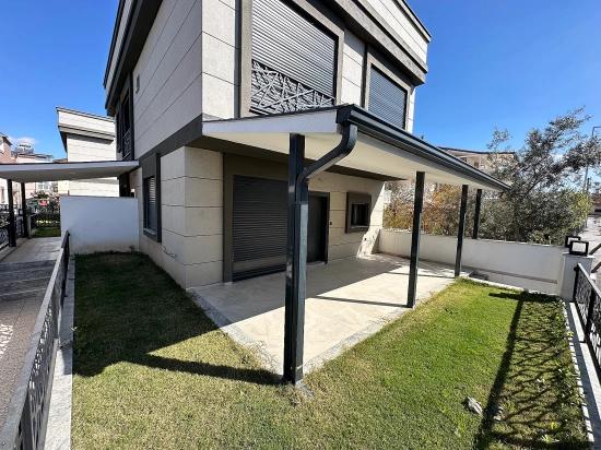 2+1 Summer Villa With Garden For Sale In İzmir Seferihisar Doğanbey