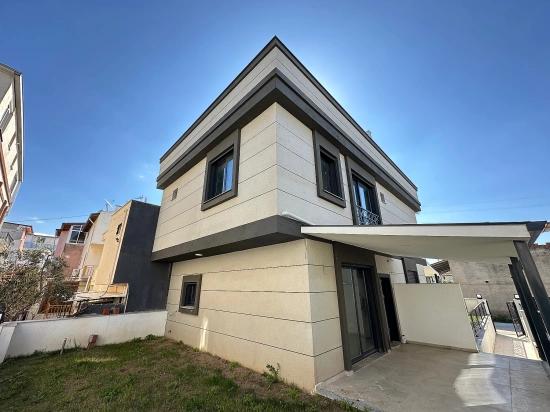 2+1 Summer Villa With Garden For Sale In İzmir Seferihisar Doğanbey