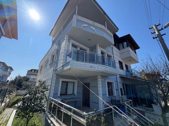 2+1 Summer Villa With Garden For Sale In Doğanbey, Seferihisar, İzmir