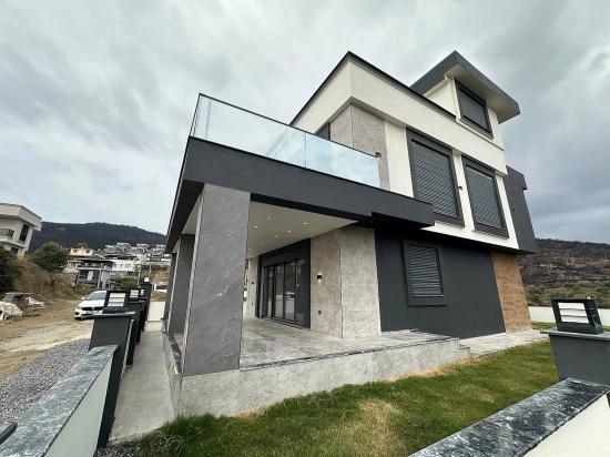 4+1 Detached House For Sale In Doğanbey, Seferihisar, İzmir, 280 M2.