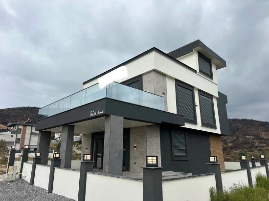 4+1 Detached House For Sale In Doğanbey, Seferihisar, İzmir, 280 M2.