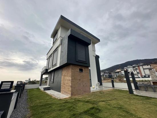 4+1 Detached House For Sale In Doğanbey, Seferihisar, İzmir, 280 M2.
