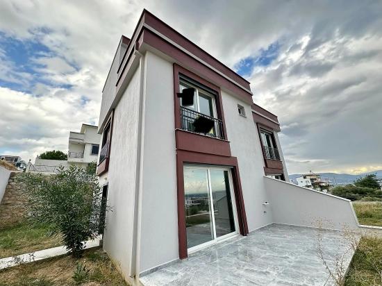 3+1 Villa With Garden For Sale In Doğanbey, Seferihisar, İzmir