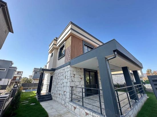 3+1 Detached Summer House With Garden For Sale In İzmir Seferihisar Doğanbey