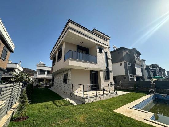 3+1 Detached Summer House With Garden For Sale In İzmir Seferihisar Doğanbey