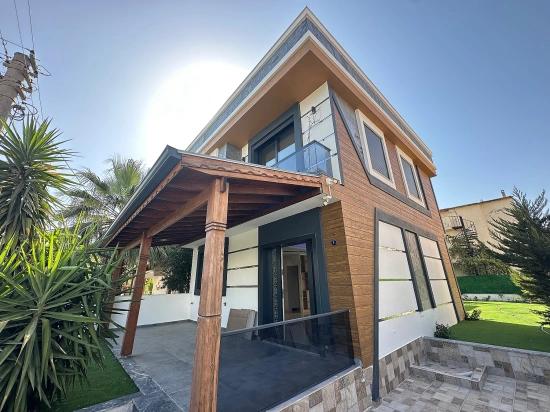 3+1 Summer Detached Villa For Sale In Seferihisar Doğanbey, 80 Meters To The Sea