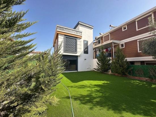 3+1 Summer Detached Villa For Sale In Seferihisar Doğanbey, 80 Meters To The Sea