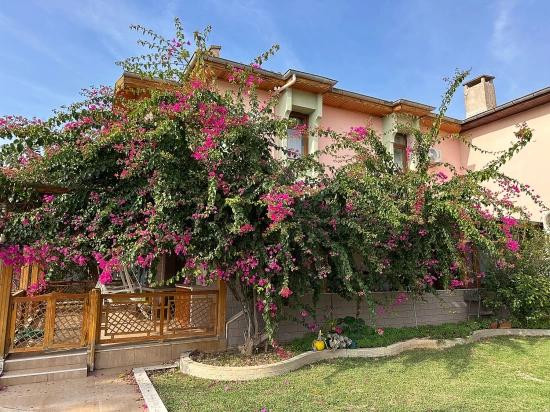 3+1 Villa For Sale In Seferihisar Ürkmez Site With Pool