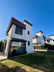 3+1 Bedroom Villa For Sale in Cumhuriyet Nbh. Seferihisar Doğanbey - 180 m²